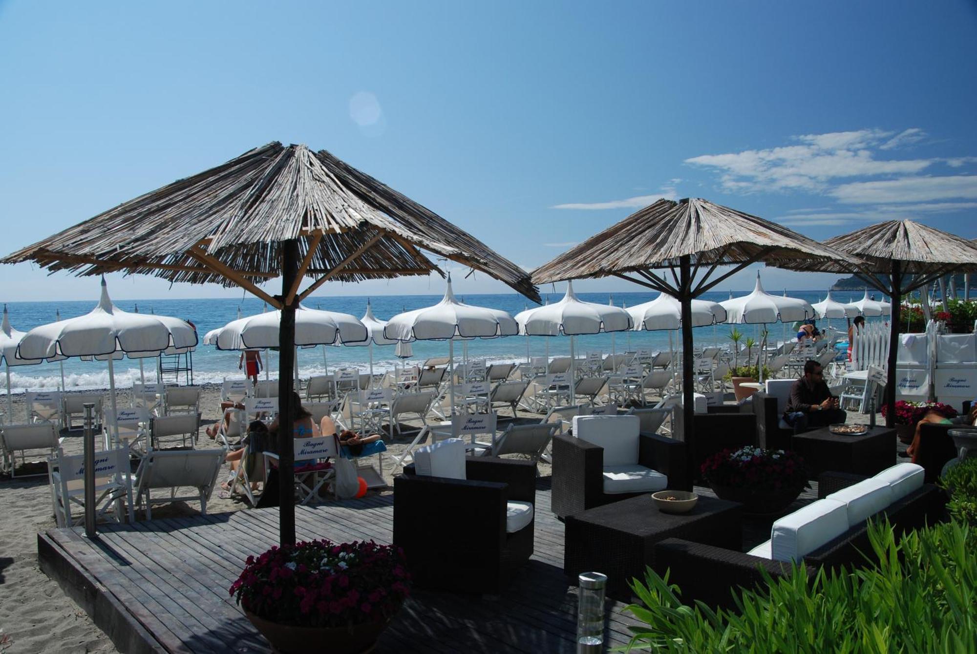 Hotel Marisa Albenga Bagian luar foto