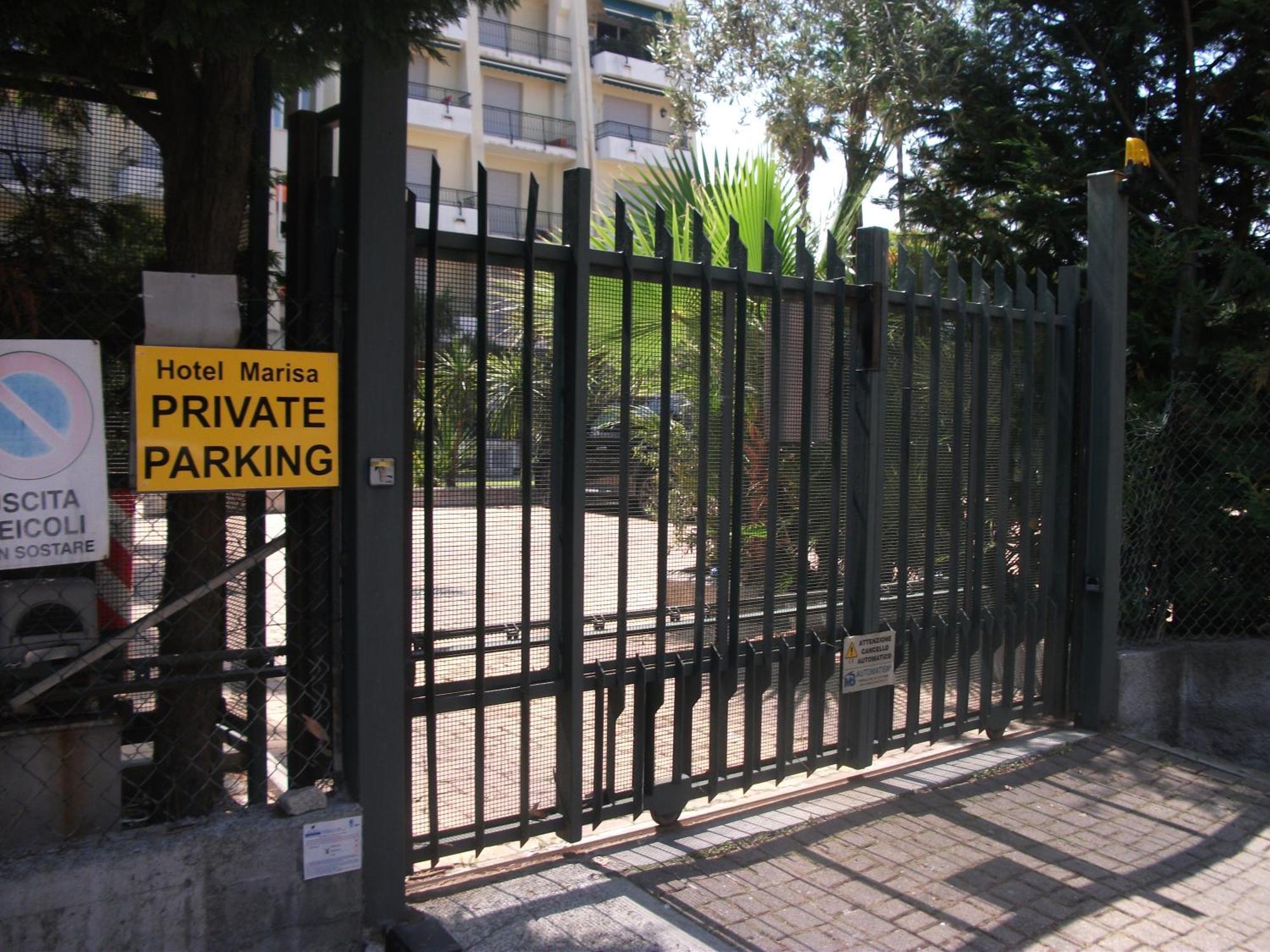 Hotel Marisa Albenga Bagian luar foto