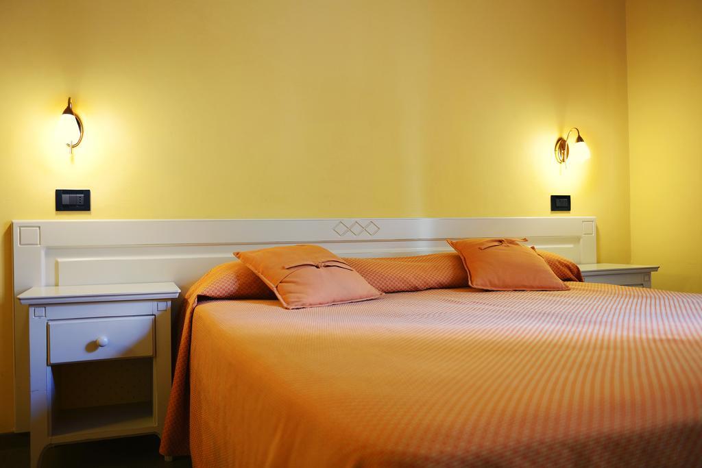 Hotel Marisa Albenga Ruang foto