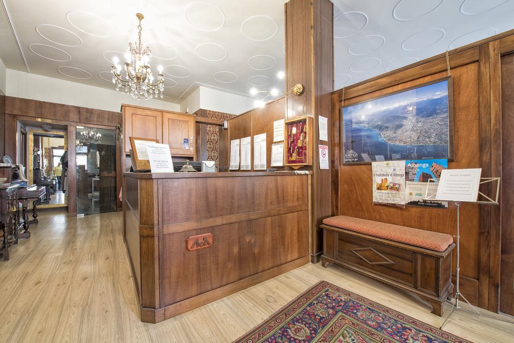 Hotel Marisa Albenga Bagian luar foto