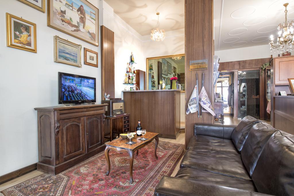 Hotel Marisa Albenga Bagian luar foto