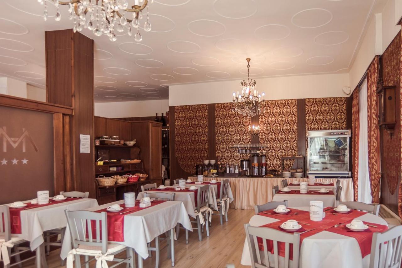 Hotel Marisa Albenga Bagian luar foto