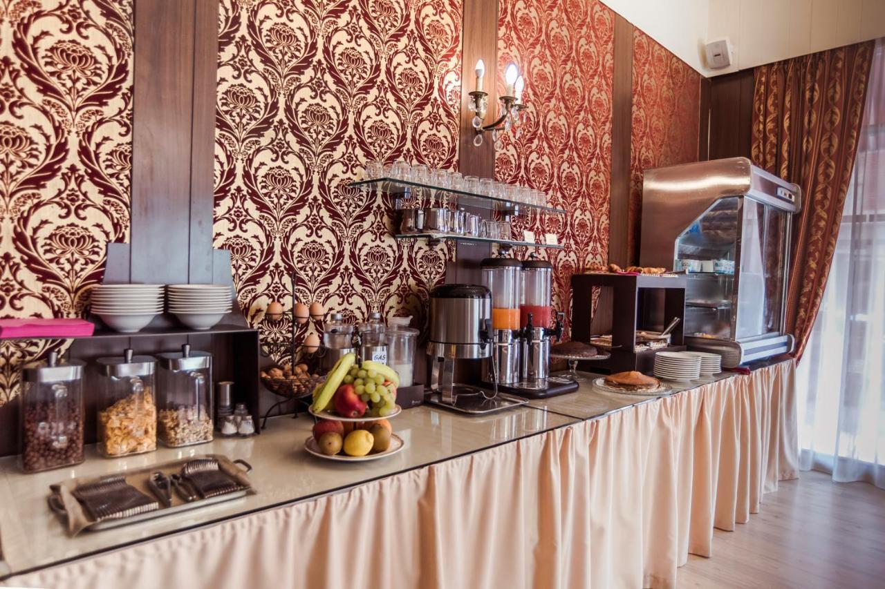 Hotel Marisa Albenga Bagian luar foto