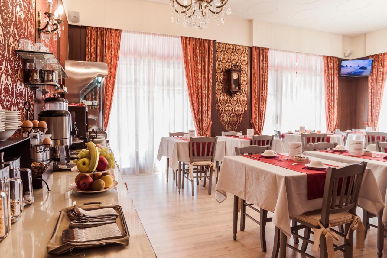 Hotel Marisa Albenga Bagian luar foto