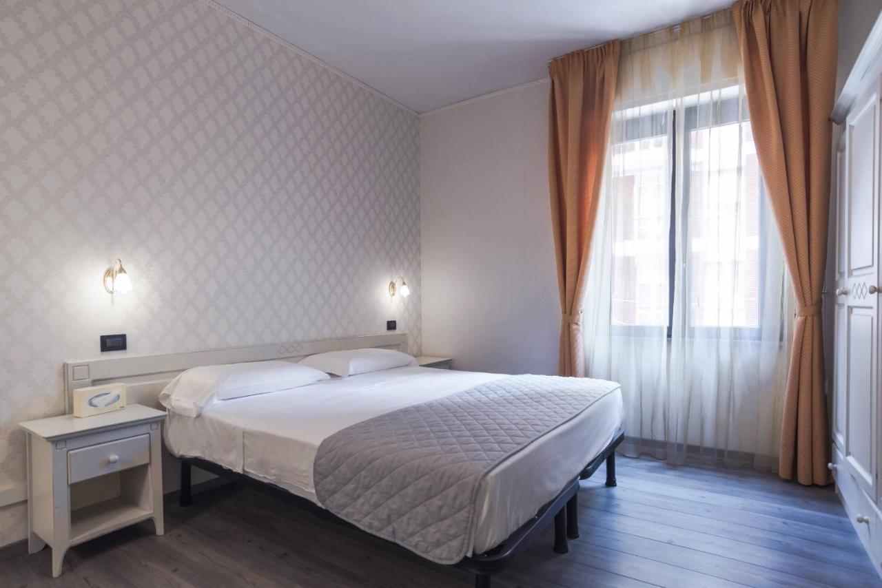 Hotel Marisa Albenga Bagian luar foto