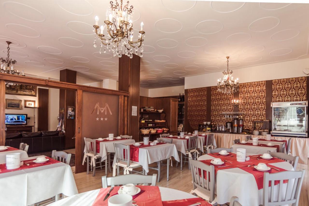Hotel Marisa Albenga Bagian luar foto