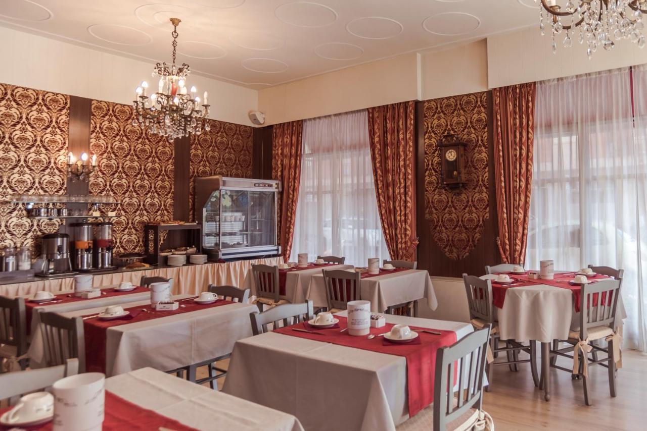 Hotel Marisa Albenga Bagian luar foto