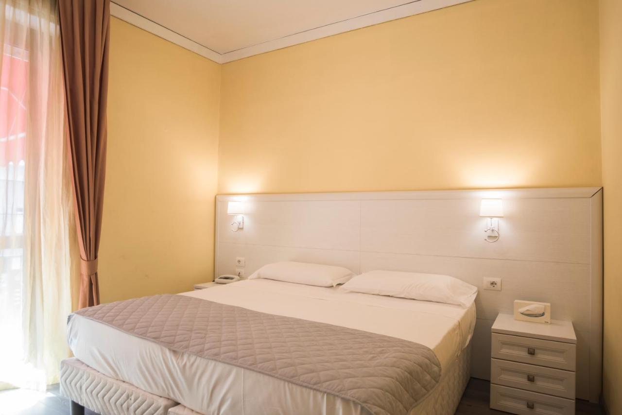 Hotel Marisa Albenga Bagian luar foto