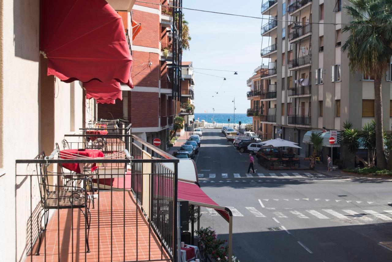 Hotel Marisa Albenga Bagian luar foto