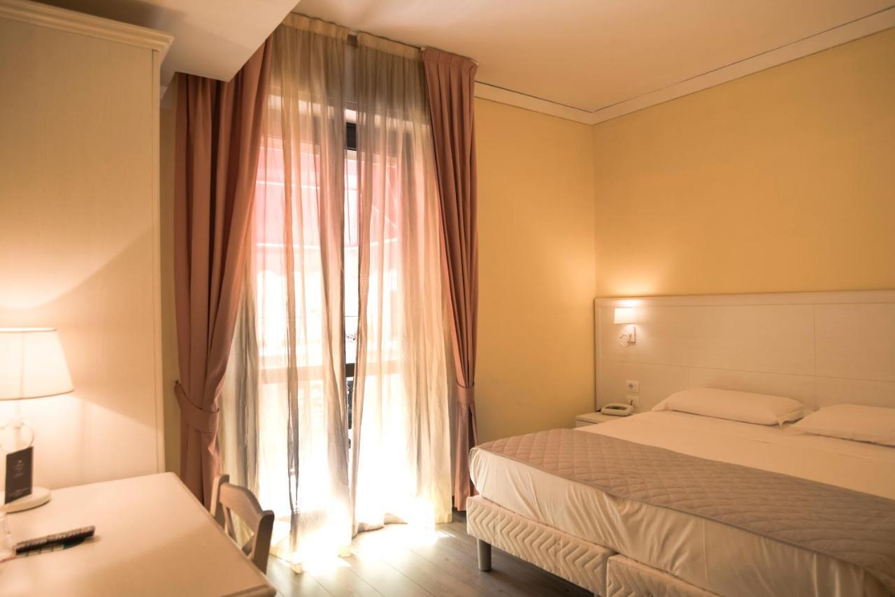 Hotel Marisa Albenga Bagian luar foto