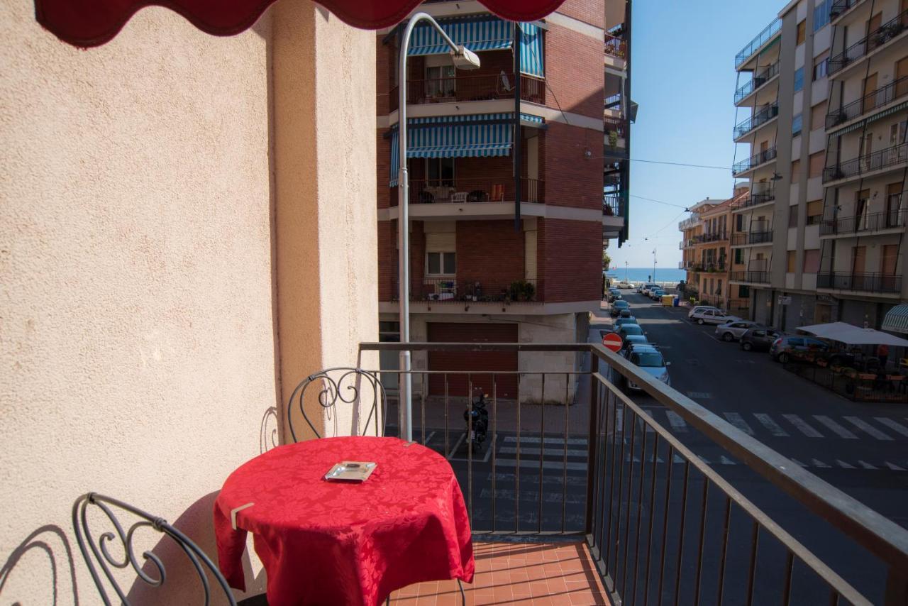 Hotel Marisa Albenga Bagian luar foto