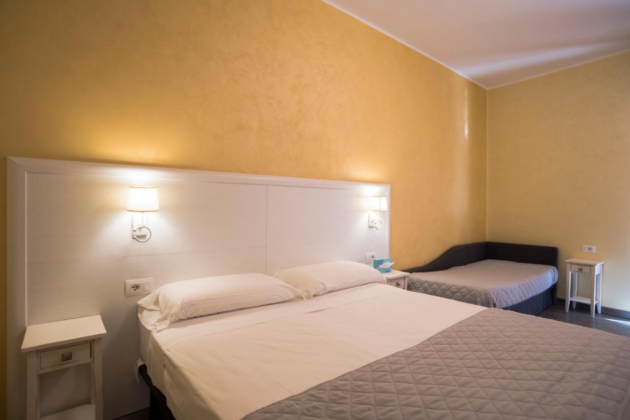Hotel Marisa Albenga Bagian luar foto
