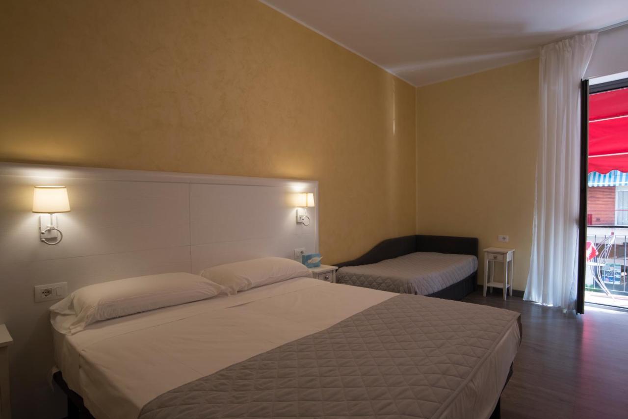 Hotel Marisa Albenga Bagian luar foto