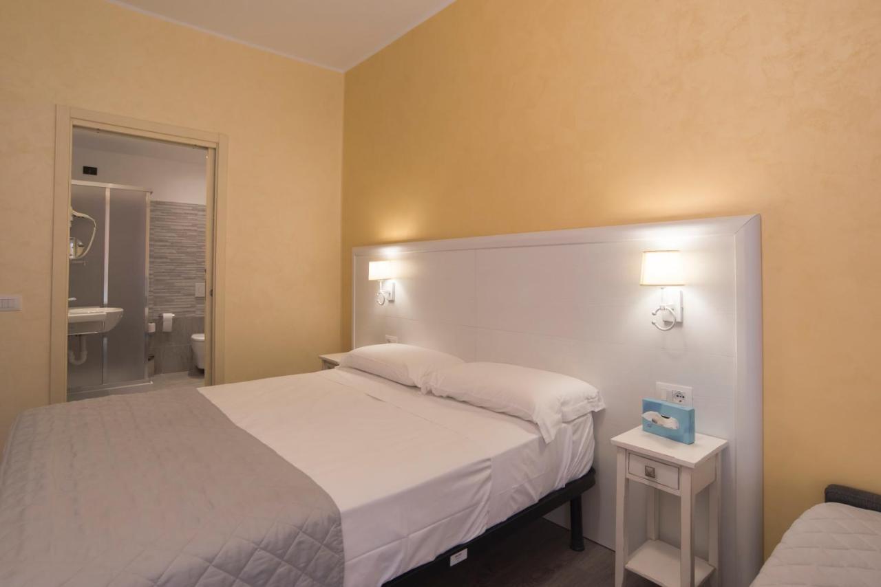 Hotel Marisa Albenga Bagian luar foto